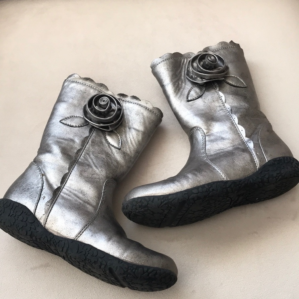 Girls boots